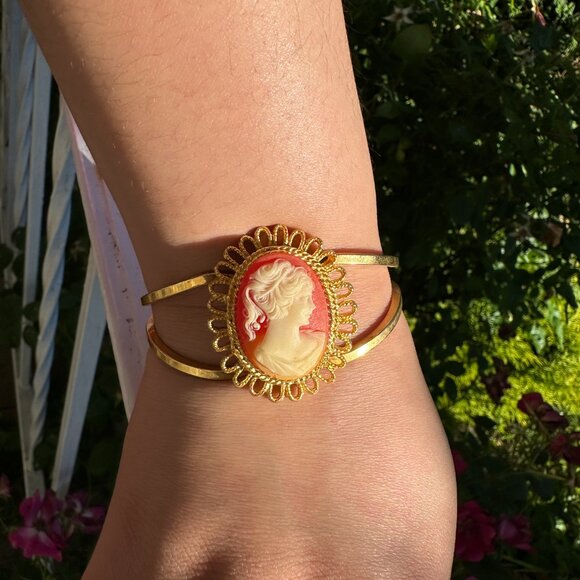 Vintage Cameo Clamper Bracelet Elegant Light - Picture 4 of 11